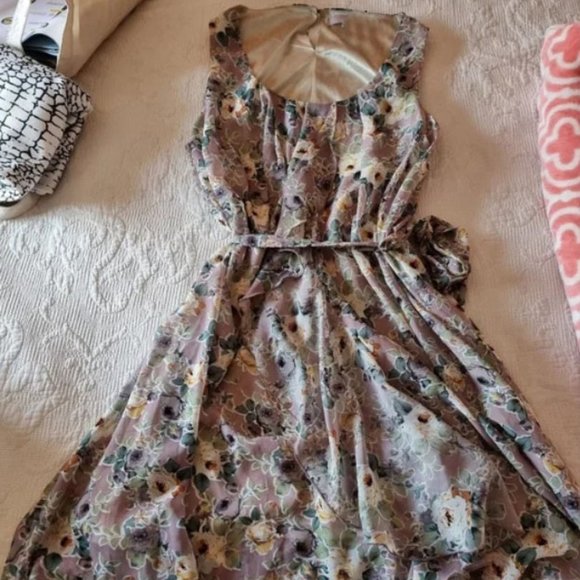 Temt Dresses & Skirts - Temt mushroom floaty floral mini dress size 10